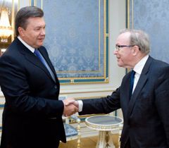 Віктор Янукович та президент ЄНП Вільфред Мартенс під час зустрічі в АП. Київ, 14 вересня 