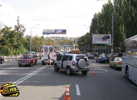 У Києві вантажівка без гальм протаранила дев'ять авто (фото)