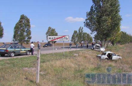 В аварии на трассе близ Мариуполя погибли двое людей (фото)