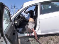 В аварии на трассе близ Мариуполя погибли двое людей (фото)
