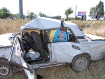 В аварии на трассе близ Мариуполя погибли двое людей (фото)