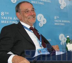 Хавьер Солана во время VIII Ялтинской встречи. 16 сентября