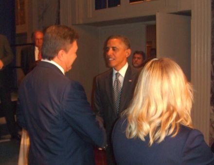 У ЗМІ здогадуються, чому знімок Януковича і Обами розмитий (фото)