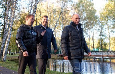 Янукович, Путин и Медведев в загородной резиденции (фото)
