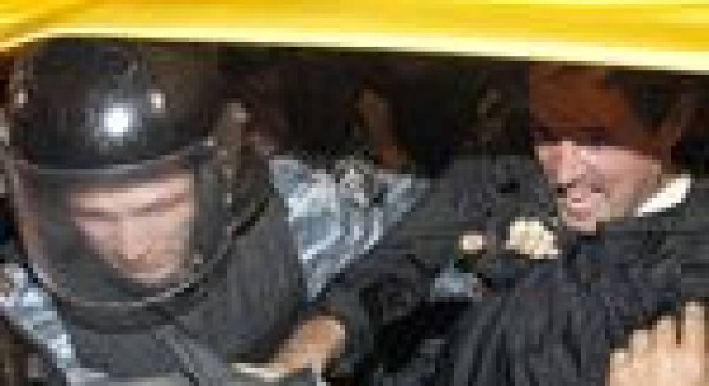 Суд над ЮВТ: через две недели «правосудие» не исправилось, милиция применила газ