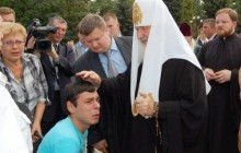 У Луганську хлопець на інвалідному візку прорвався до патріарха Кирила (фото)