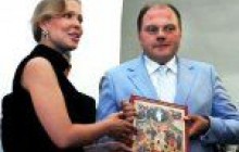 Україні повернули унікальну ікону "Розп`яття з пристоячими", викрадену 27 років тому