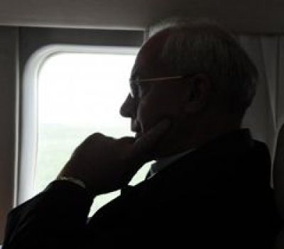 Азаров обкатал кольцевую электричку