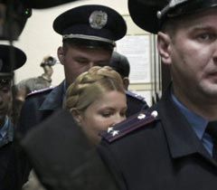 Юлія Тимошенко виходить із зали засідань Печерського суду після оголошення вироку. Київ, 11 жовтня 