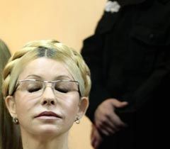 Юлия Тимошенко во время объявления приговора на заседании суда. Киев, 11 октября
