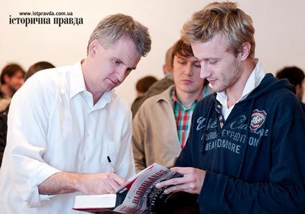 На зустрічі зі студентами у Центрі візуальної культури Могилянки. Фото: Артем Жавроцький
