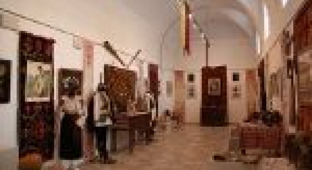 Виставки в київських музеях: про українське весілля, мистецький всесвіт Богдана Ступки, київські твори Врубеля…