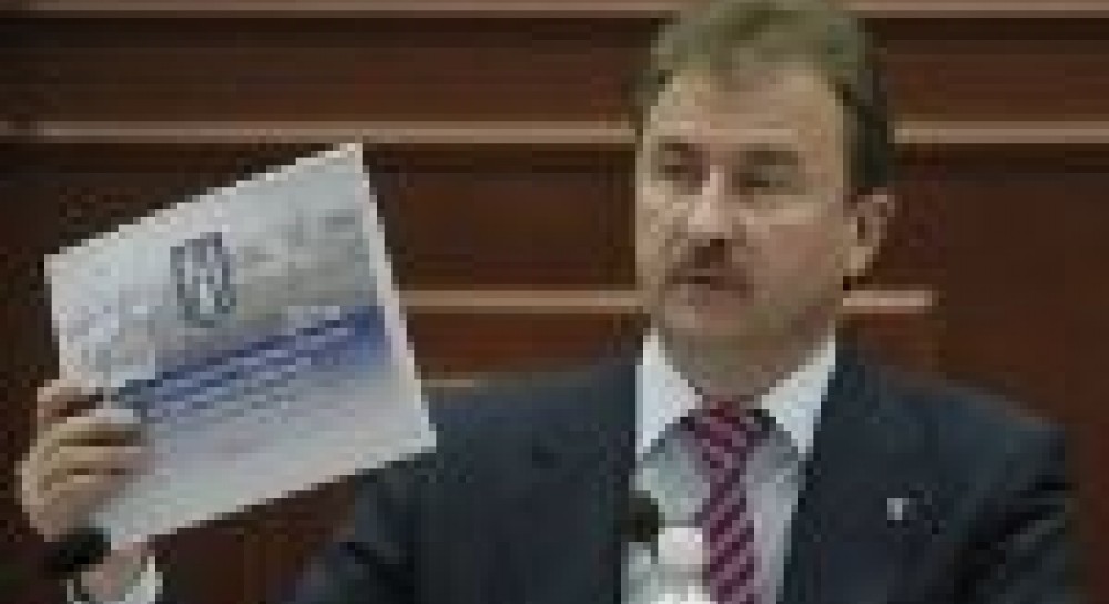 Олександр Попов вперше показав дружину з дoнькою