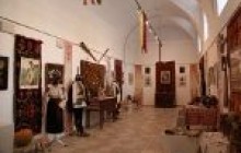 Виставки в київських музеях: про українське весілля, мистецький всесвіт Богдана Ступки, київські твори Врубеля…