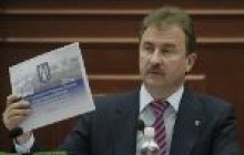 Олександр Попов вперше показав дружину з дoнькою