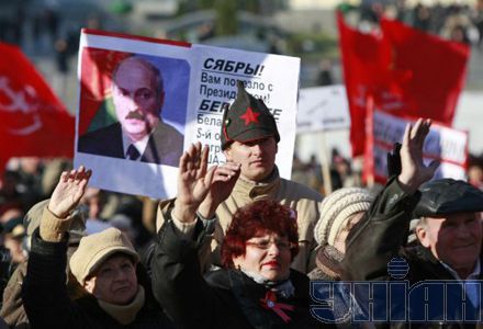 Праздник Октября: власть потакала правонарушителям, Симоненко делал вид, что не имеет к ней отношения
