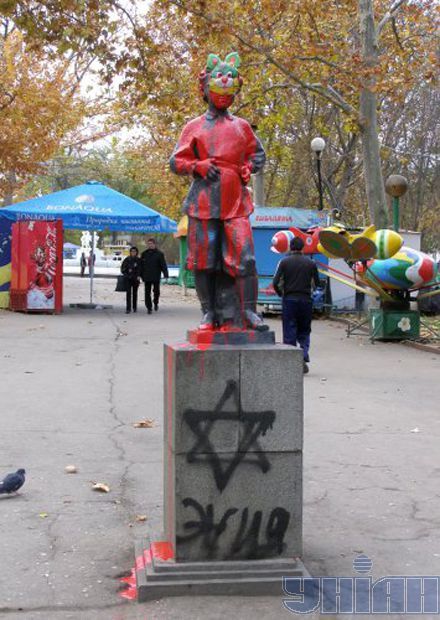 У Севастополі з пам'ятника маленькому Леніну зробили зайця (фото)