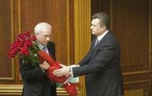 Премьер рассказал, как он «горячо» обсуждает с Януковичем вопросы