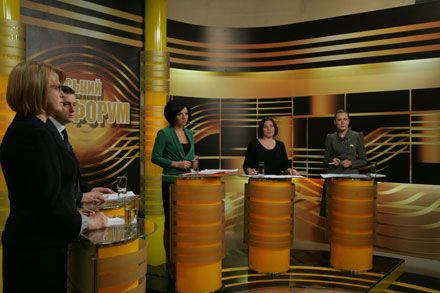 Азарову кажуть, що від його «допомоги» безпритульних дітей стане більше