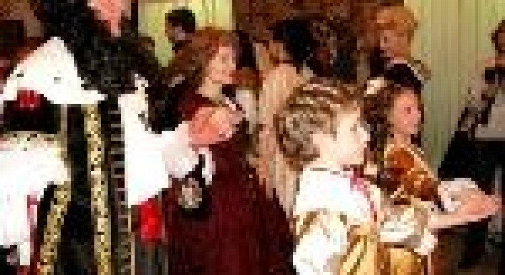 «Бал принців» у столичному музеї Гончара: крижані замки, розкішне вбрання і справжня баронеса