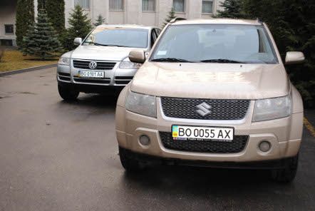 Два автомобиля, которые теперь использует Хоптян: служебный Volkswagen Touareg и собственный Suzuki Grand Vitara
