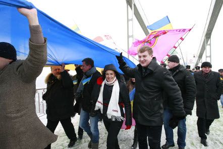 Над Дніпром розгорнули 200-метровий прапор (фото)