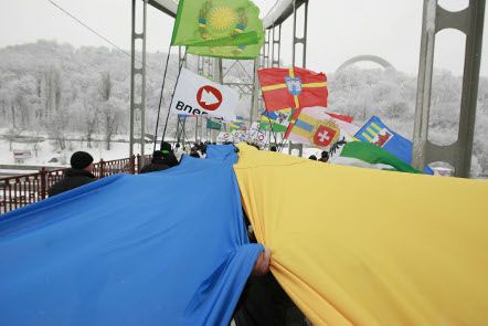 Над Дніпром розгорнули 200-метровий прапор (фото)