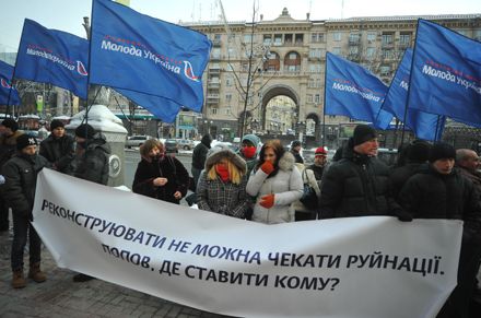 От Попова требуют не мешать реконструкции столицы