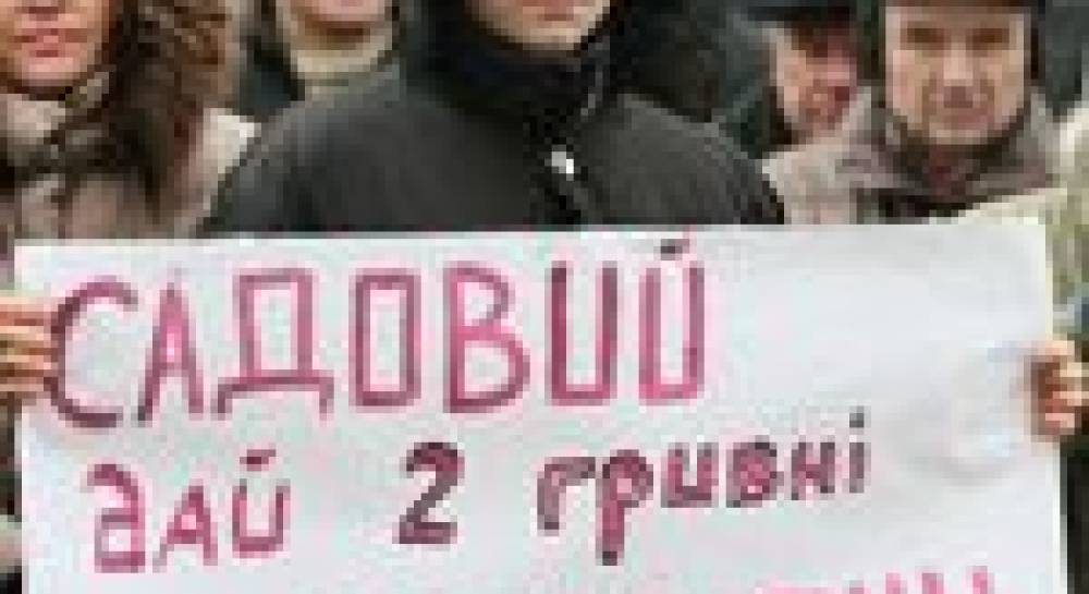 Транспортний колапс у Львові: губернатор їздить на маршрутках, городяни ходять пішки