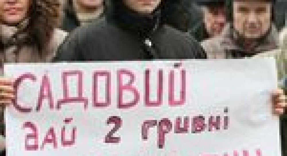 Транспортний колапс у Львові: губернатор їздить на маршрутках, городяни ходять пішки