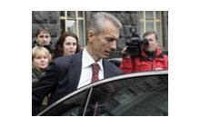 "Двуглавая" делегация: накроются ли переговоры с МВФ из-за подковерных игр в Кабмине Азарова