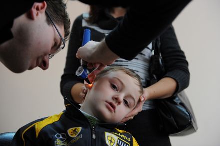 Фонд Кличків привіз німецьких лікарів для дітей з вадами слуху та зору