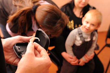 Фонд Кличків привіз німецьких лікарів для дітей з вадами слуху та зору