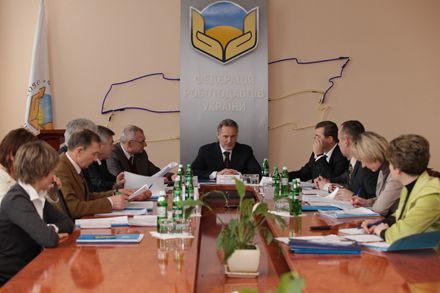 З Януковичем від імені уряду, бізнесу і профспілок говоритиме лише один?