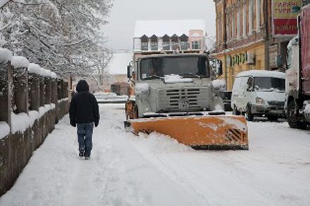 Закарпатье засыпало снегом: от мира отрезаны почти 3 тысячи человек