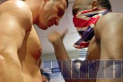 Кличко отвесили пощечину на взвешивании (фото)