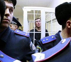 Юрій Луценко під час судового засідання в Печерському районному суді. Київ, 27 лютого