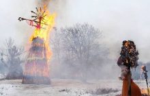У Коропових Хуторах спалили 21-метрове опудало (фото)