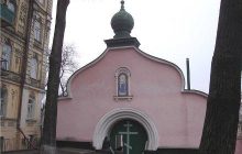 В Киеве могут разрушиться древние врата Покровского монастыря