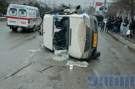 У Запоріжжі перевернулася маршрутка