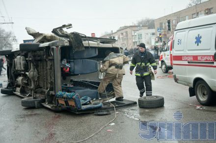 У Запоріжжі перевернулася маршрутка