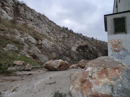 В Крыму обвалилась гора (фото)