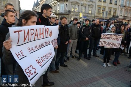 Во Львове поддержали Оксану Макар акцией «Осторожно – мажоры!»