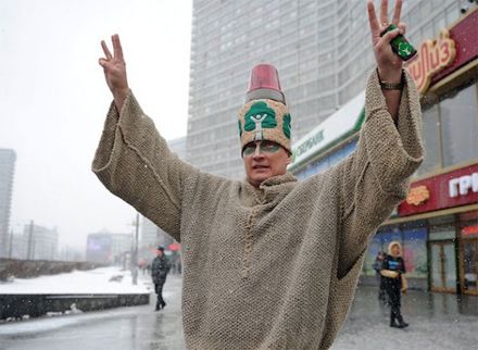 На Красній площі затримали Медведєва з мигалкою на голові (фото)