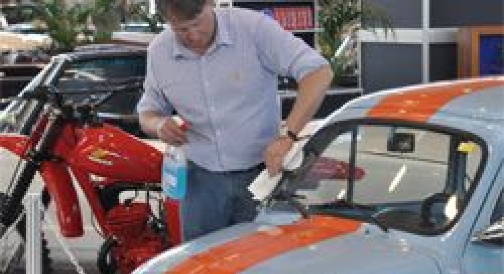 У німецькому Штутгарті пройшла 12-та автомобільна виставка “Ретро-Класік” (фоторепортаж)