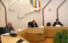 В земресурсах полетят три "головы"