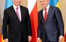 Туск с Азаровым обменялись любезностями