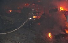 Пожар уничтожил склад в Севастополе (фото)