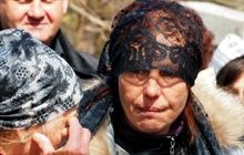 Мать Оскани Макар на похоронах не проронила ни слова