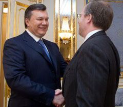 Виктор Янукович и Дэвид Креймер Виктор Янукович и Дэвид Креймер